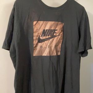 Nike tee